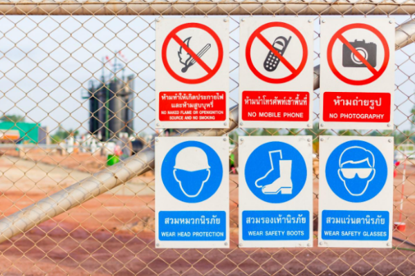 Wayfinding Signage: Types of Signage & Examples |Colographic